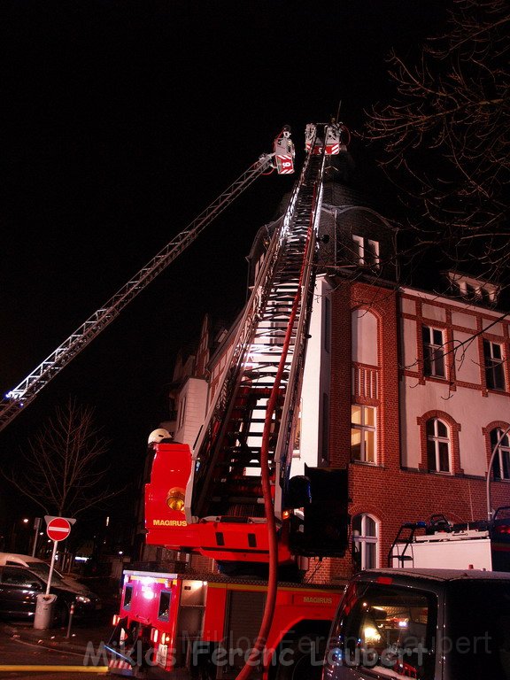 Feuer 3 Dachstuhlbrand Koeln Muelheim Gluecksburgstr P193.JPG